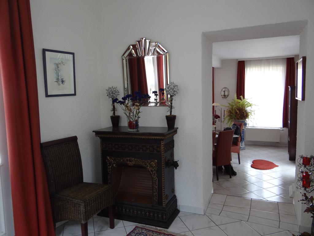 Chateau Mesny Gite Au Fil Des Pages Vic-sur-Seille Exterior photo