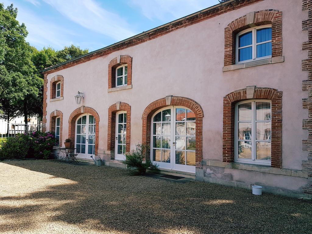 Chateau Mesny Gite Au Fil Des Pages Vic-sur-Seille Exterior photo